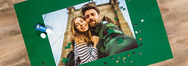 puzzel met puzzelbenodigdheden